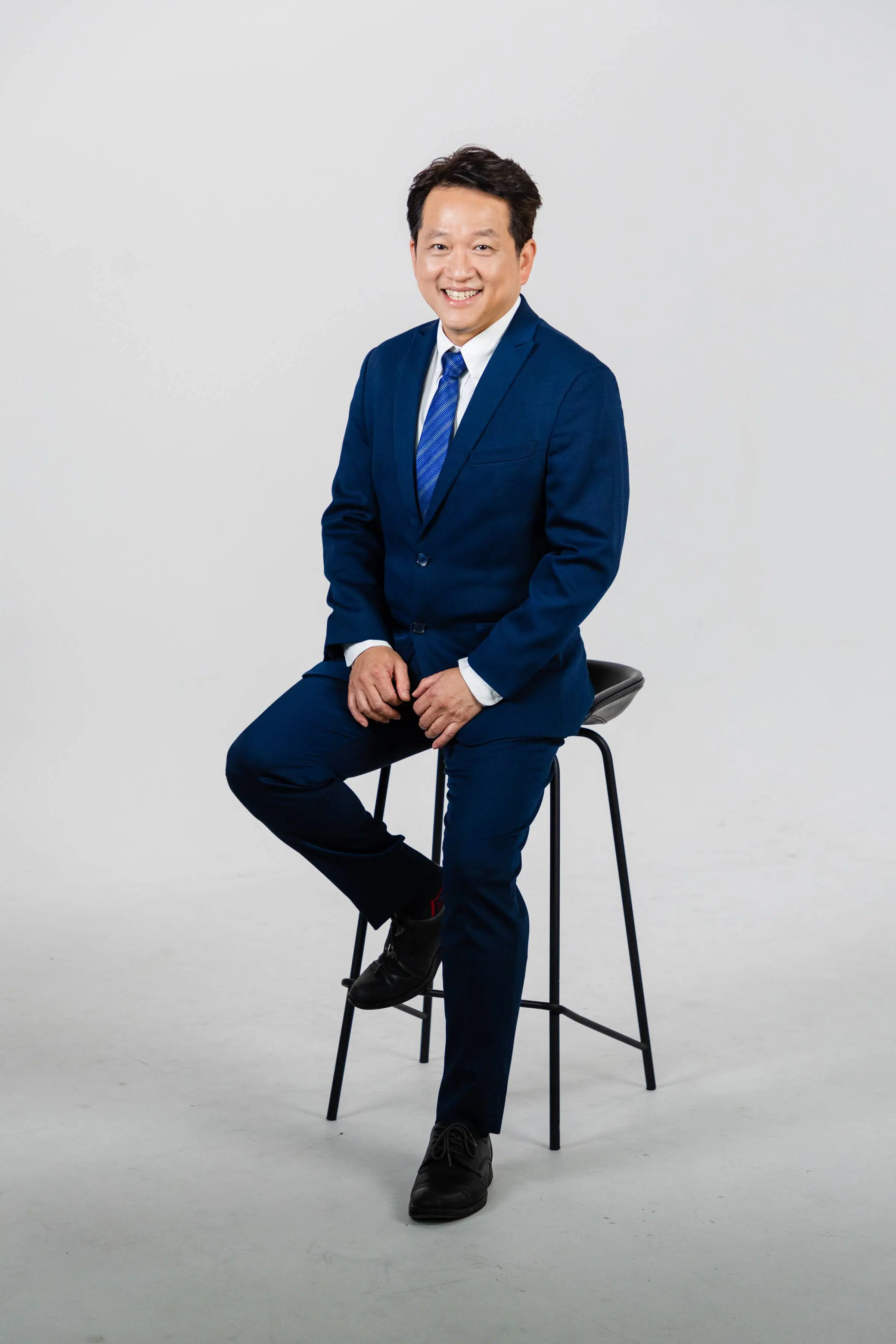 Dr. Jerry lim full shot sitting