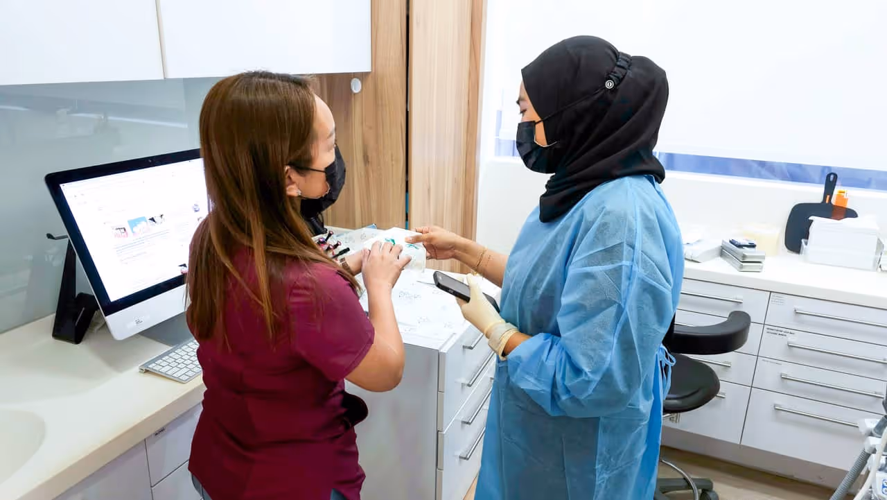 2 DSA at work in room